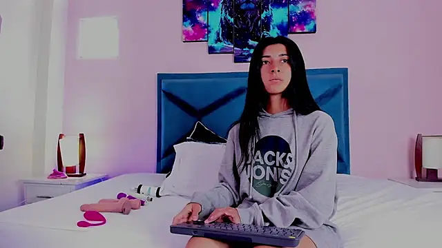 EmmaWilliamss online show from January 2, 2025, 1:51 pm