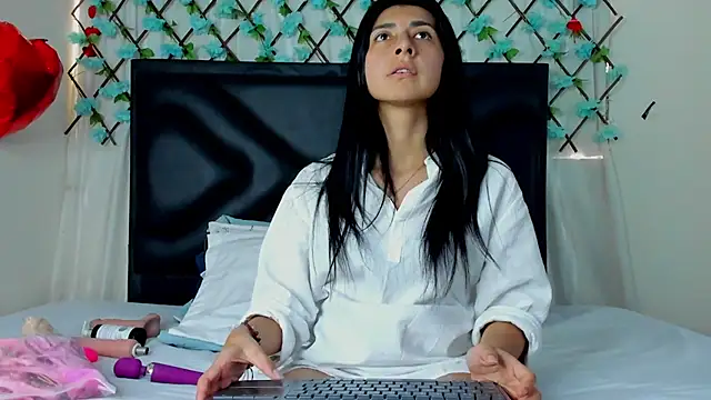 EmmaWilliamss online show from February 23, 2025, 6:01 pm