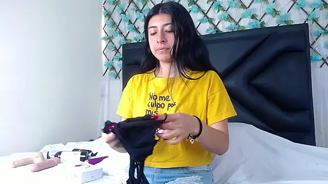 EmmaWilliamss online show from December 2, 2025, 3:51 pm