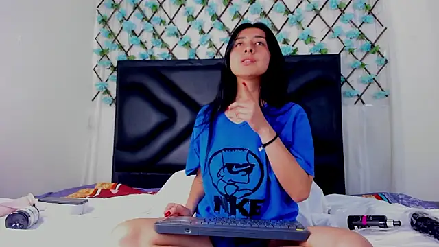 EmmaWilliamss online show from March 26, 2026, 2:00 pm