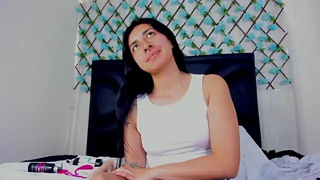 Snapshot of EmmaWilliamss chatting on May 12, 2026, 2:14 pm EmmaWilliamss online show from May 12, 2026, 2:14 pm