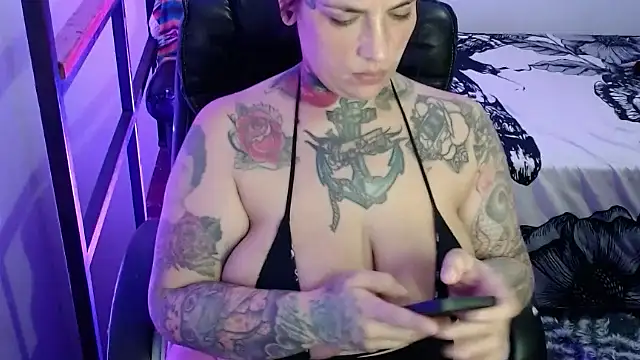 VampGirl1 online show from February 7, 2025, 10:09 pm