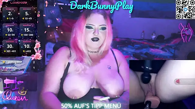 Snapshot of DarkBunnyPlay chatting on August 5, 2026, 7:06 pm DarkBunnyPlay online show from August 5, 2026, 7:06 pm