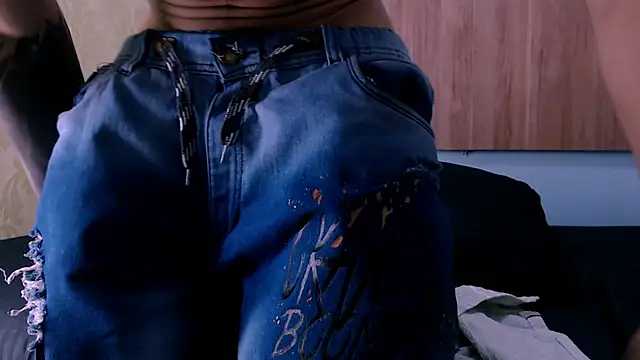 Snapshot of AlbertBernal69 chatting on February 3, 2025, 6:34 am AlbertBernal69 online show from February 3, 2025, 6:34 am