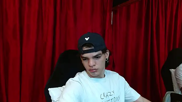 Snapshot of AlbertBernal69 chatting on March 5, 2025, 2:25 am AlbertBernal69 online show from March 5, 2025, 2:25 am