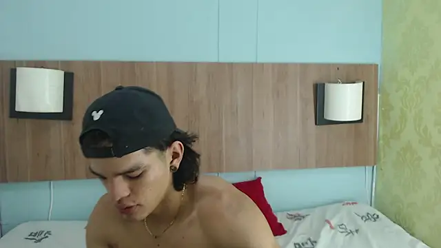 Snapshot of AlbertBernal69 chatting on March 5, 2025, 5:29 am AlbertBernal69 online show from March 5, 2025, 5:29 am