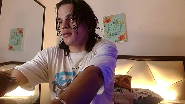 Snapshot of AlbertBernal69 chatting on October 14, 2025, 3:51 am AlbertBernal69 online show from October 14, 2025, 3:51 am