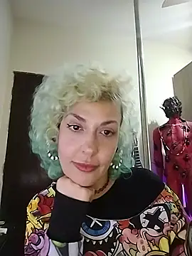 Snapshot of MariLouM chatting on July 6, 2026, 1:02 am MariLouM online show from July 6, 2026, 1:02 am
