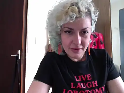 Snapshot of MariLouM chatting on July 28, 2026, 5:34 pm MariLouM online show from July 28, 2026, 5:34 pm
