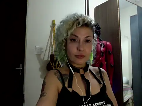 Snapshot of MariLouM chatting on July 28, 2026, 11:58 pm MariLouM online show from July 28, 2026, 11:58 pm