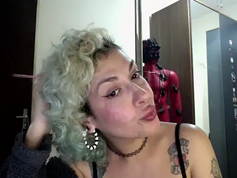 Snapshot of MariLouM chatting on July 31, 2026, 12:43 am MariLouM online show from July 31, 2026, 12:43 am