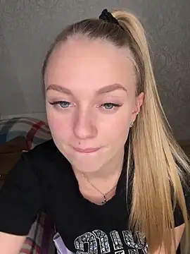 Snapshot of Barbie_Lis chatting on December 13, 2024, 12:06 pm Barbie Lis online show from December 13, 2024, 12:06 pm