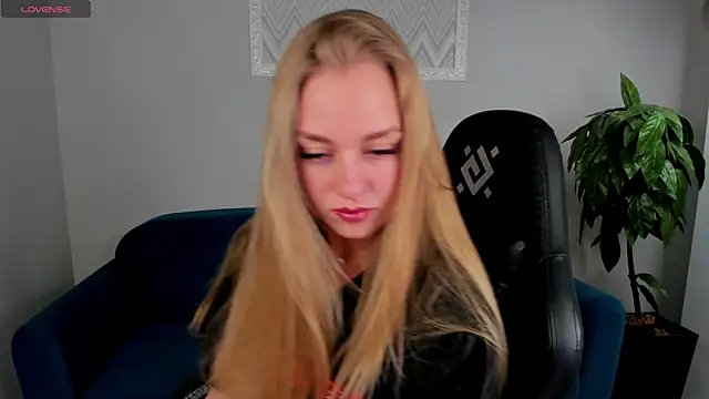 Snapshot of Barbie_Lis chatting on March 19, 2025, 12:37 am Barbie Lis online show from March 19, 2025, 12:37 am