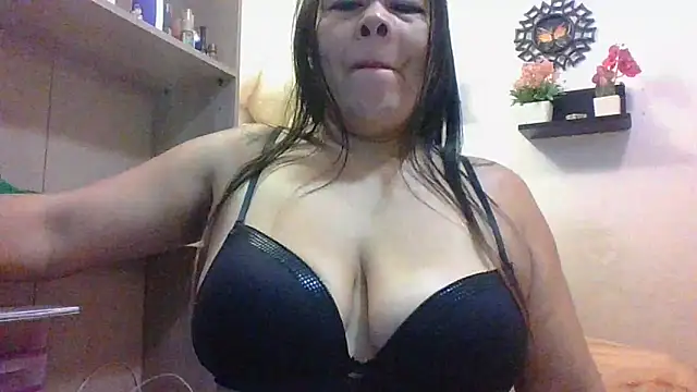 ChiaraFioree online show from October 9, 2025, 9:13 pm