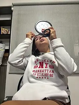 ZiaCalifa online show from December 22, 2025, 12:46 pm