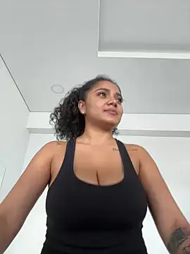 Snapshot of Mariecurl chatting on December 21, 2024, 3:31 pm Mariecurl online show from December 21, 2024, 3:31 pm