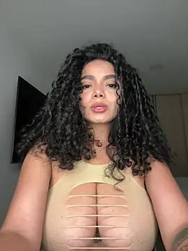 Mariecurl online show from May 1, 2026, 11:31 pm