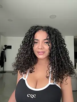 Snapshot of Mariecurl chatting on May 5, 2026, 9:23 pm Mariecurl online show from May 5, 2026, 9:23 pm