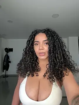 Snapshot of Mariecurl chatting on May 15, 2026, 10:39 pm Mariecurl online show from May 15, 2026, 10:39 pm