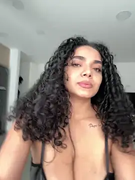 Snapshot of Mariecurl chatting on May 17, 2026, 6:59 pm Mariecurl online show from May 17, 2026, 6:59 pm