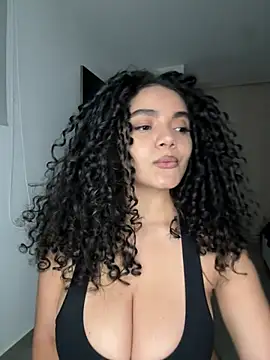 Snapshot of Mariecurl chatting on May 20, 2026, 11:11 pm Mariecurl online show from May 20, 2026, 11:11 pm