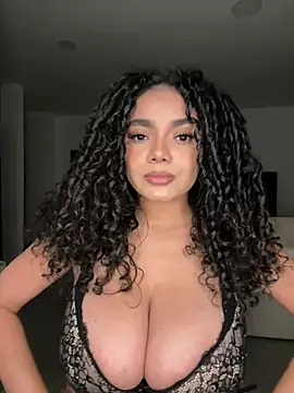 Snapshot of Mariecurl chatting on June 18, 2026, 11:53 pm Mariecurl online show from June 18, 2026, 11:53 pm
