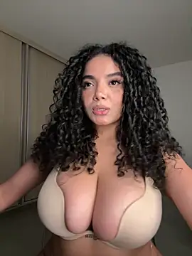 Snapshot of Mariecurl chatting on June 20, 2026, 12:47 am Mariecurl online show from June 20, 2026, 12:47 am