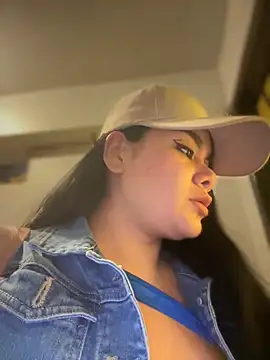 Snapshot of Insane_Issa chatting on December 19, 2024, 12:56 pm Insane Issa online show from December 19, 2024, 12:56 pm