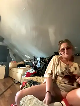 Snapshot of SummerBlueMoon chatting on November 11, 2025, 9:26 pm SummerBlueMoon online show from November 11, 2025, 9:26 pm