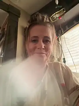 Snapshot of SummerBlueMoon chatting on December 14, 2025, 2:06 am SummerBlueMoon online show from December 14, 2025, 2:06 am