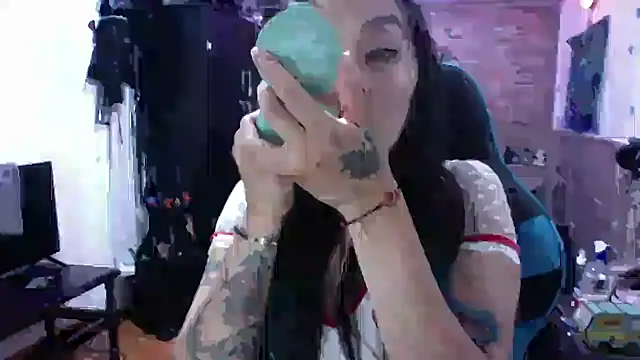 AngelaQueen  online show from October 29, 2025, 5:36 pm