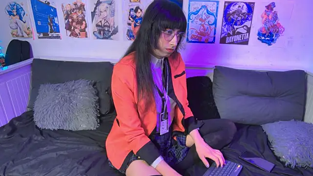 snowblack  online show from June 6, 2026, 4:44 pm