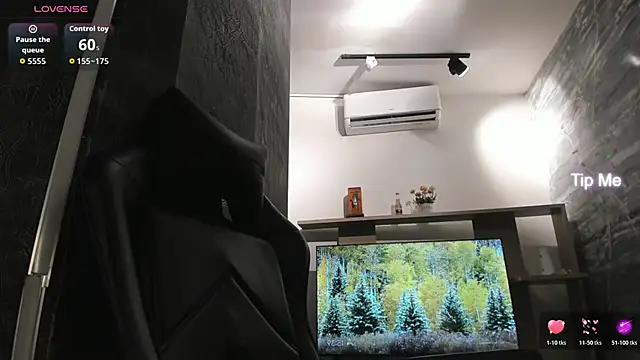 LunaBaker-1 online show from December 2, 2025, 8:37 pm