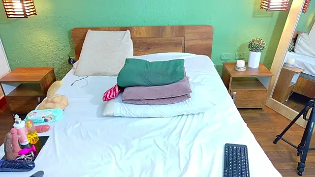 dannaahbrown online show from February 16, 2025, 1:38 pm