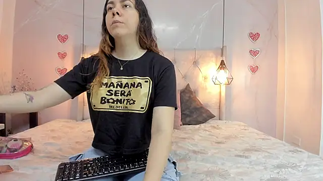 Snapshot of SakuraLee_ chatting on July 6, 2026, 1:19 pm SakuraLee online show from July 6, 2026, 1:19 pm
