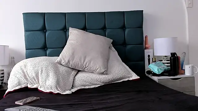 Snapshot of charlott_lens chatting on February 10, 2025, 7:28 pm charlott lens online show from February 10, 2025, 7:28 pm