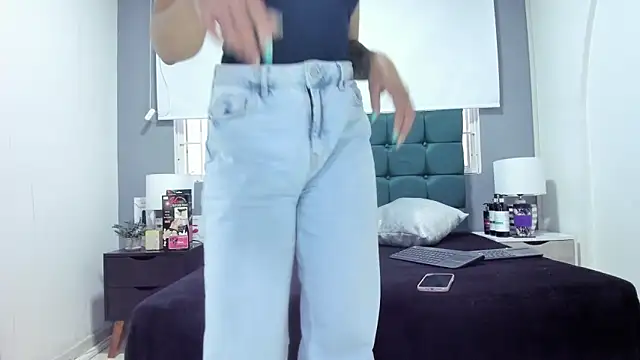 Snapshot of charlott_lens chatting on October 10, 2025, 9:58 pm charlott lens online show from October 10, 2025, 9:58 pm