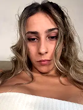 Chiara 2002 online show from October 6, 2025, 9:56 pm