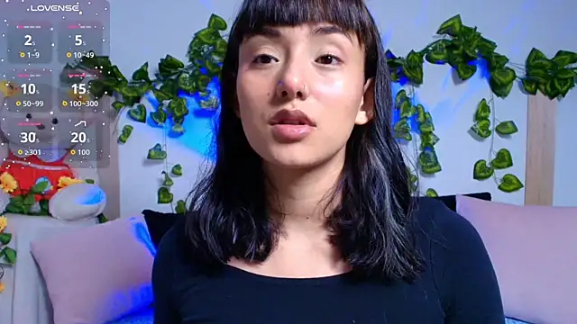 tati cardenas online show from December 3, 2025, 1:35 am