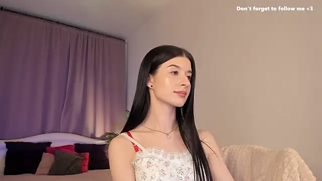 LauraCoy online show from January 15, 2025, 11:30 pm