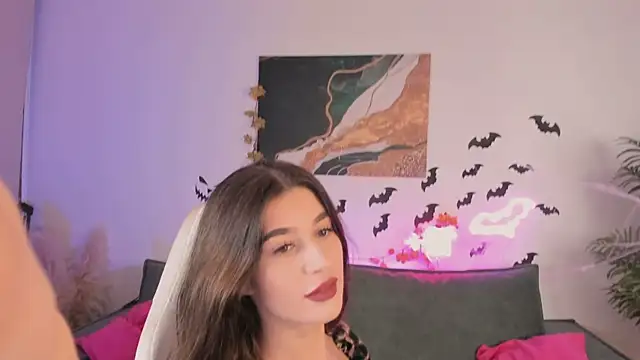 LauraCoy online show from November 3, 2025, 7:37 pm