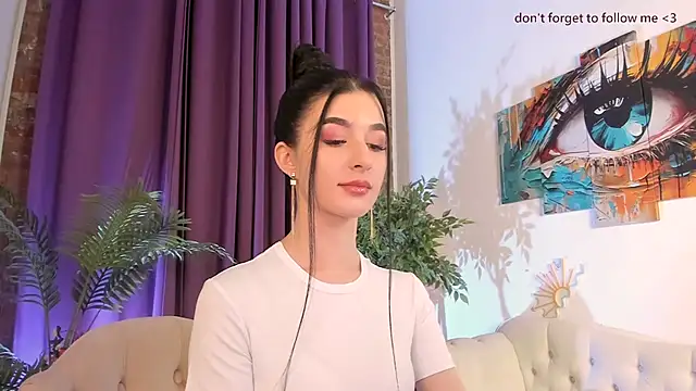 Snapshot of LauraCoy chatting on June 3, 2026, 9:31 pm LauraCoy online show from June 3, 2026, 9:31 pm