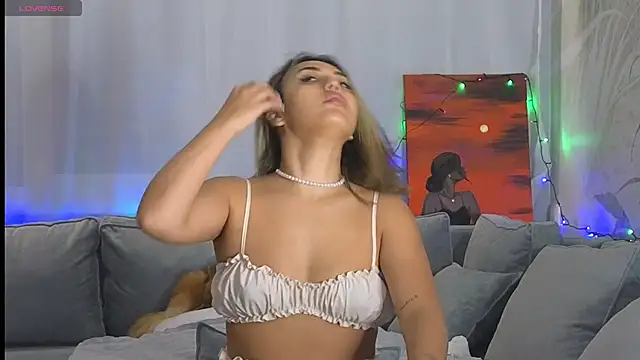 Snapshot of lily__foster chatting on December 13, 2024, 3:43 pm lily foster online show from December 13, 2024, 3:43 pm