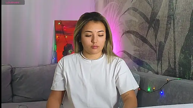 Snapshot of lily__foster chatting on December 23, 2024, 2:28 pm lily foster online show from December 23, 2024, 2:28 pm