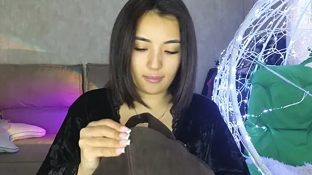 Snapshot of lily__foster chatting on November 17, 2025, 11:16 am lily foster online show from November 17, 2025, 11:16 am