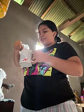 moncerrat luna online show from March 15, 2025, 1:29 pm