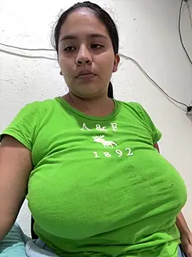 Snapshot of moncerrat_luna chatting on May 5, 2026, 8:39 pm moncerrat luna online show from May 5, 2026, 8:39 pm