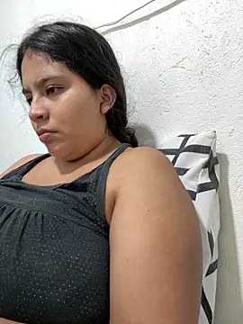 Snapshot of moncerrat_luna chatting on May 12, 2026, 9:56 pm moncerrat luna online show from May 12, 2026, 9:56 pm