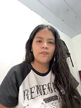Snapshot of moncerrat_luna chatting on May 18, 2026, 9:20 pm moncerrat luna online show from May 18, 2026, 9:20 pm