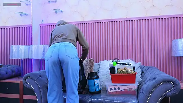 Emiily Scott1 online show from January 13, 2025, 12:35 pm